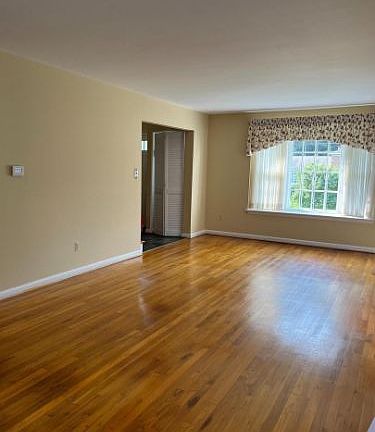 4th image of 13337 Foxhall Dr