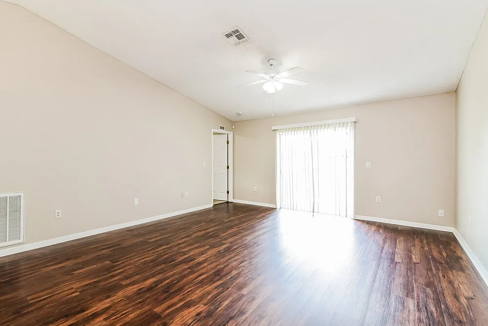 3 bed, 2.0 bath, 1284 sqft, $1,780 — Photo 4