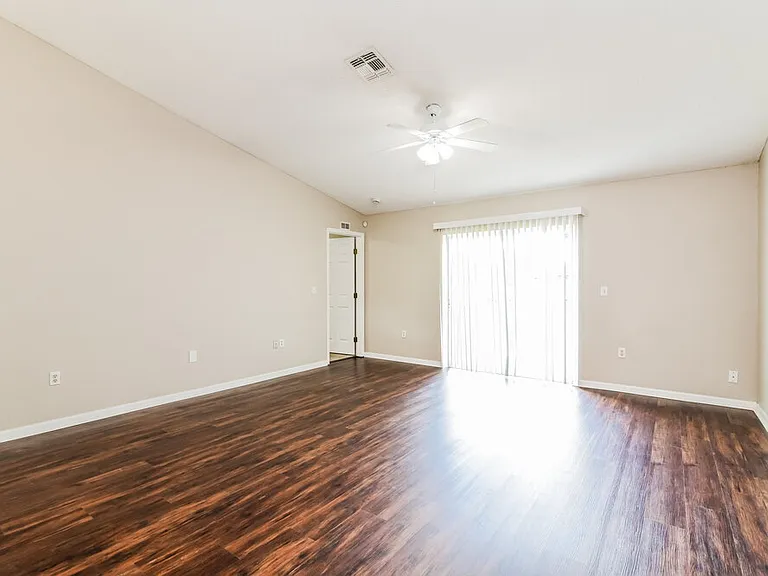 338 Arlington Cir — Photo 4