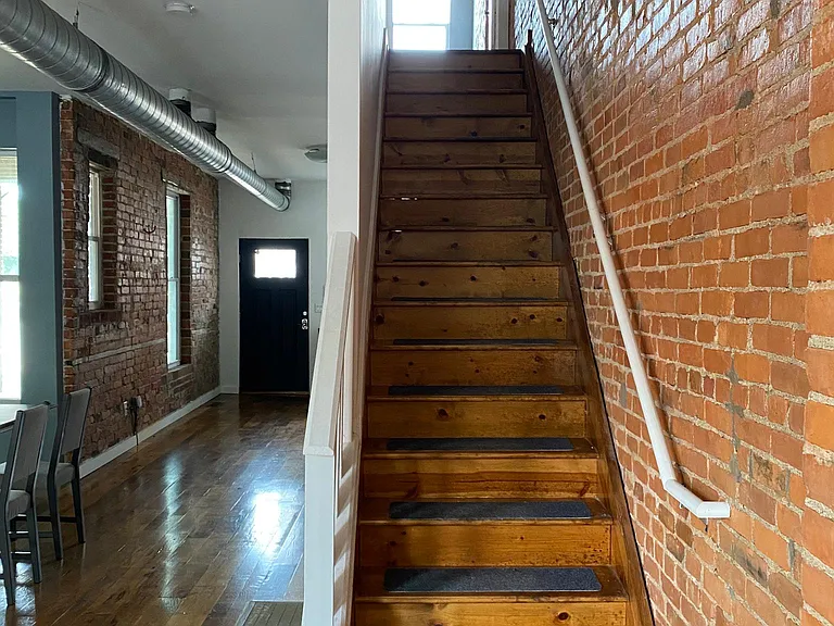 884 Oak St — Photo 10
