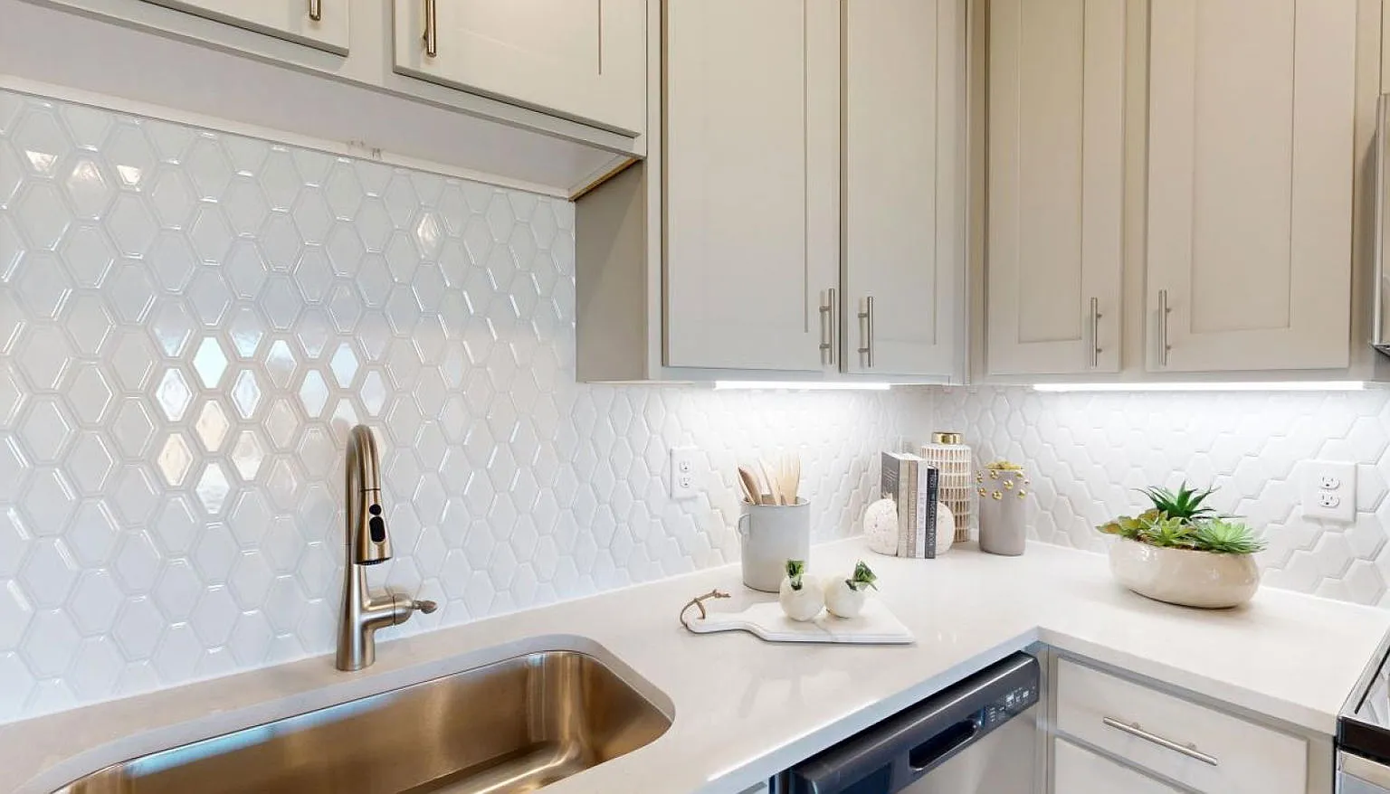 1 bed, 1.0 bath, 700 sqft, $1,095 — Photo 4