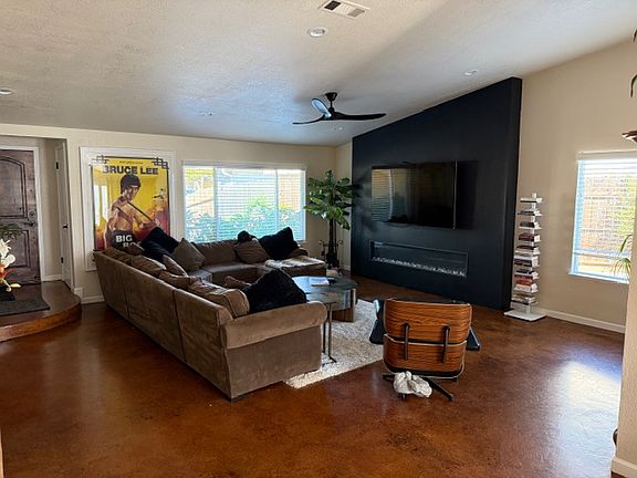 5th image of 2405 Marquette Way