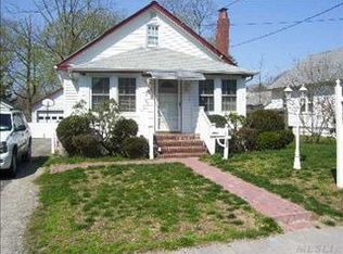 182 Falcon Ave, Patchogue, NY 11772