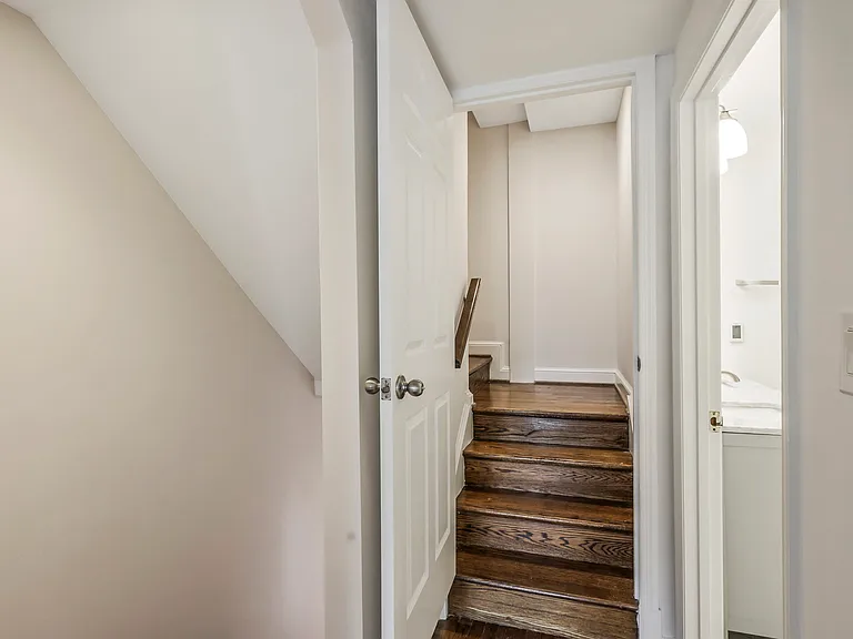 671 S Columbus St — Photo 15