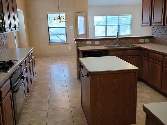 4th image of 8201 Olympia Dr
