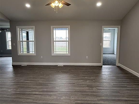3rd image of 916 Brianna Ct