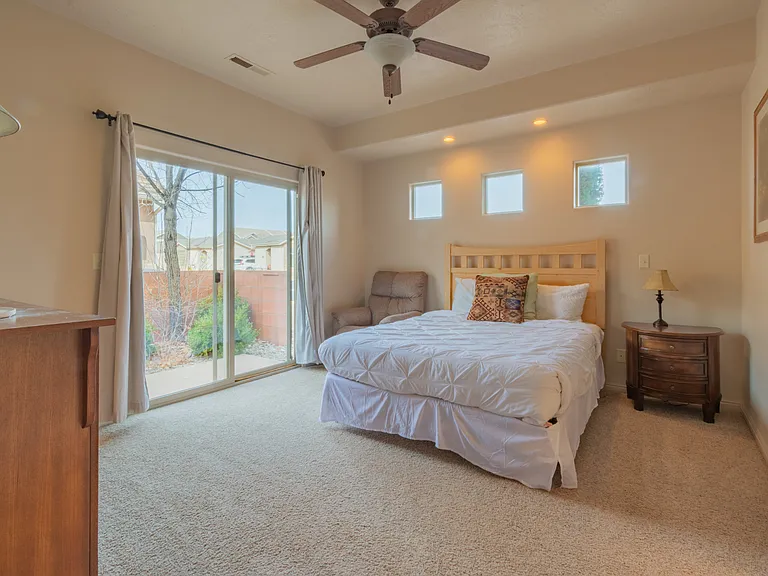 381 N Windsor Dr — Photo 14