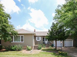 604 Park St, Woodstock, IL 60098