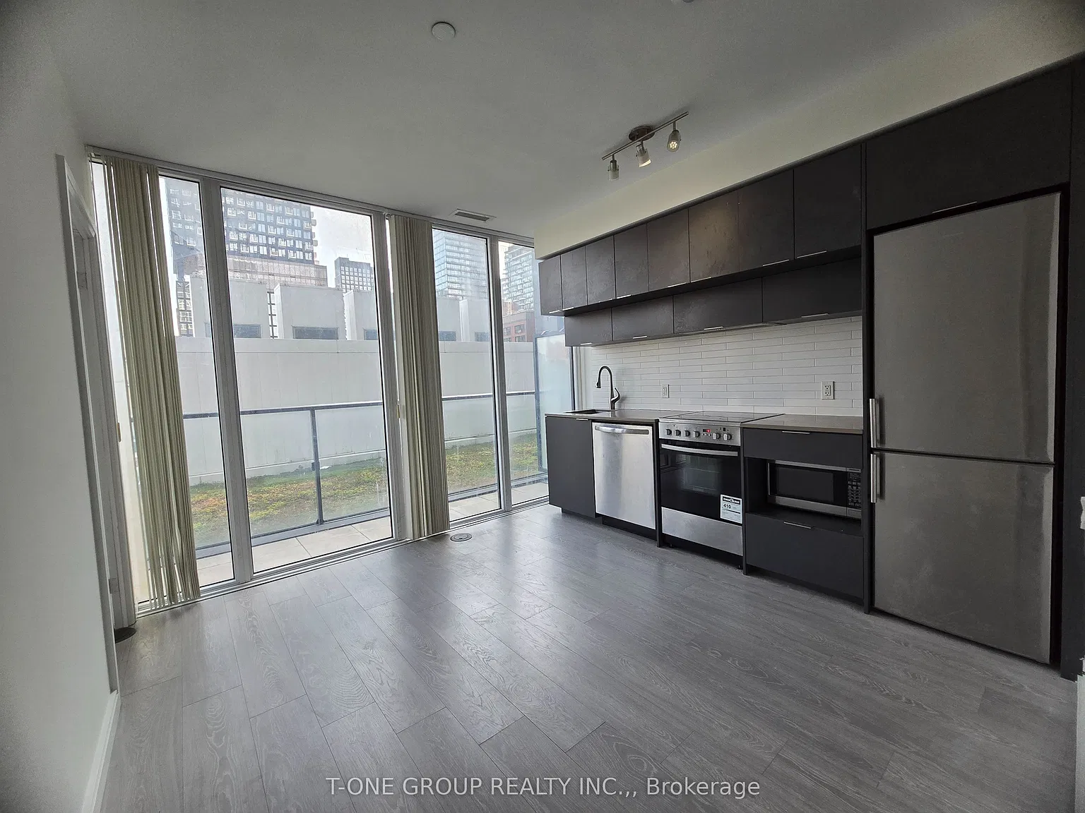 2 bed, $2,500 — Photo 3