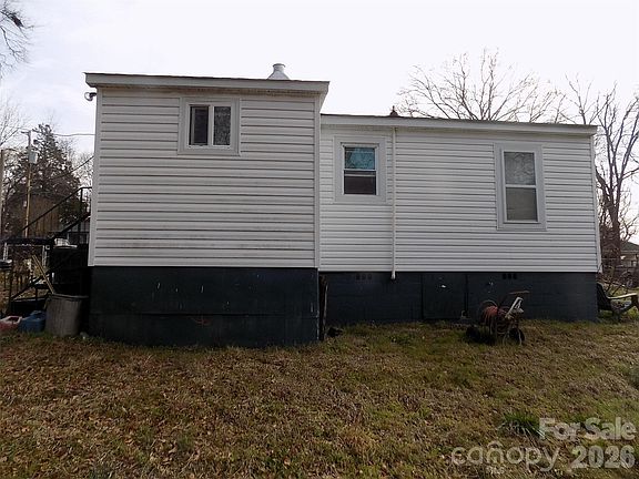 4th image of 415 S Maple St