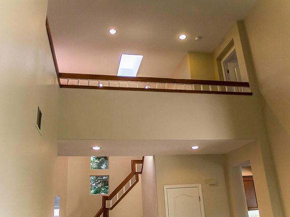 Catwalk between bedrooms