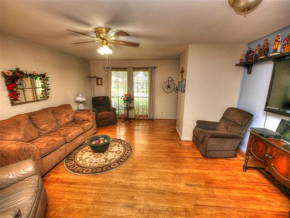 2nd image of 8602 Glenlea St