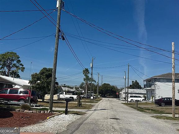 5th image of 13913 Muriel Ave