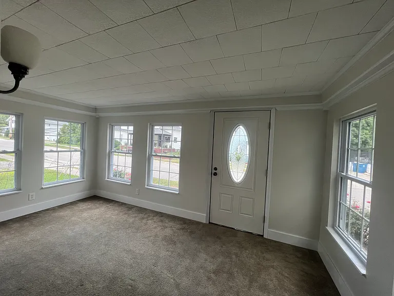 205 E Berry St — Photo 12