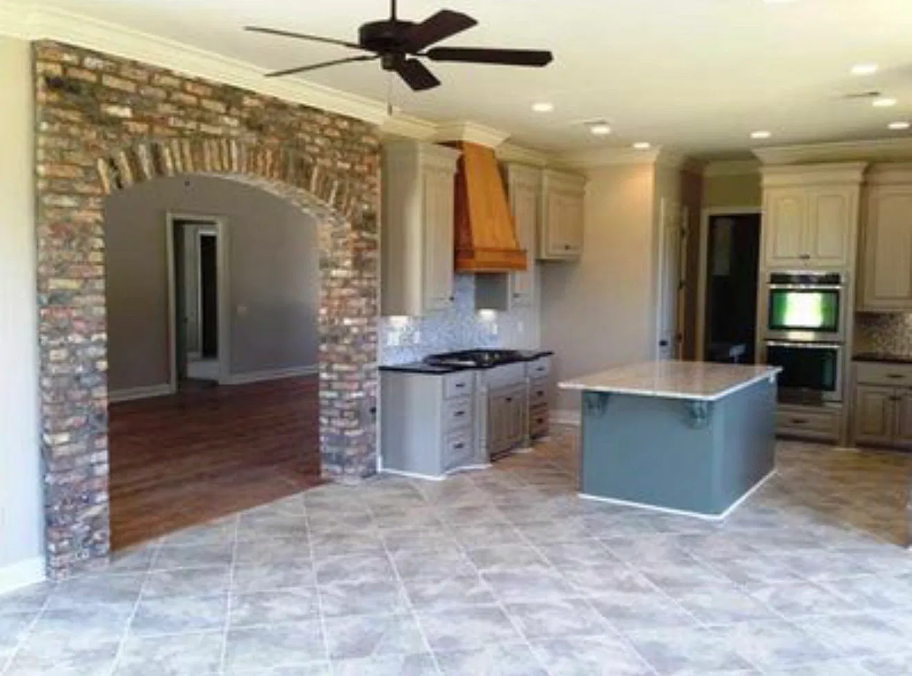 4 bed, 3284 sqft, $3,500 — Photo 2