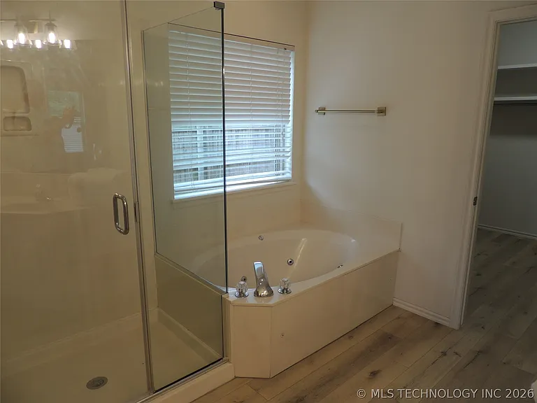 4416 W Indianola St — Photo 66