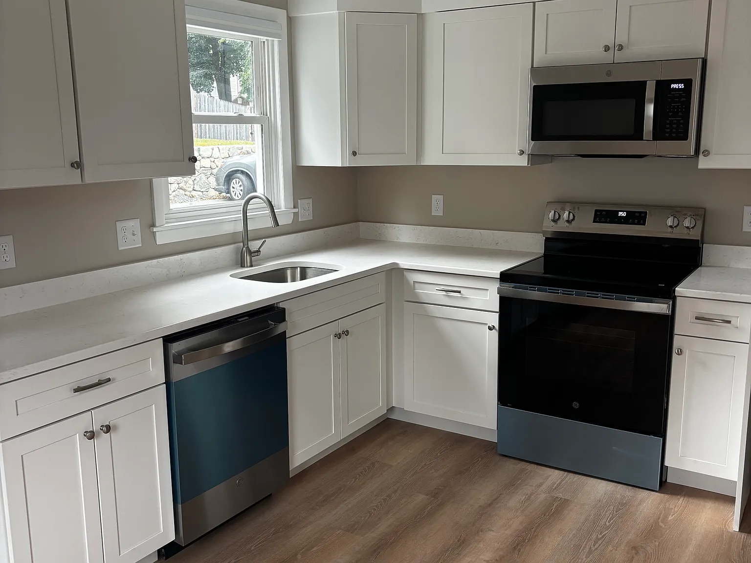 2 bed, 700 sqft, $2,650 — Photo 2