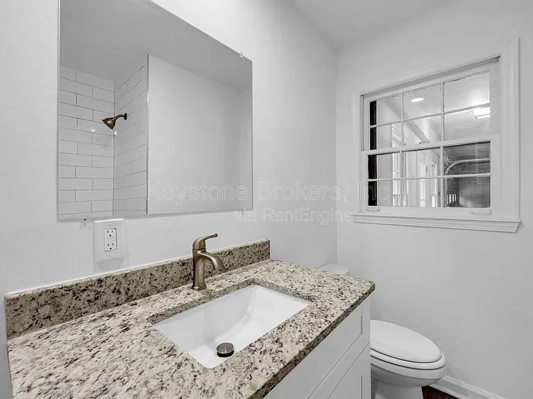 1586 Kings Rd — Photo 4