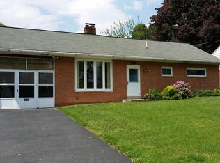 1913 Saint Regis Ln, Lancaster, PA 17603