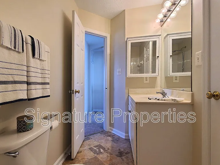 106 Regina Ln — Photo 20