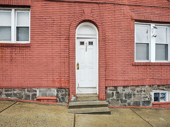 3rd image of 523 Grand Ave #1R