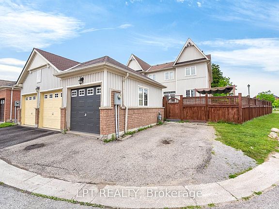 2nd image of 32 William Gaspar Ct