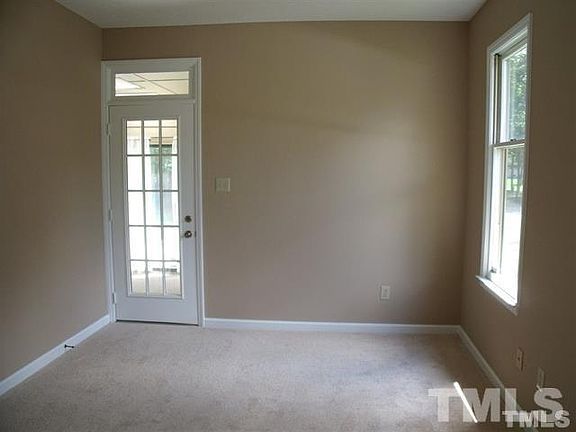 4th image of 74 Stone Hill Ct