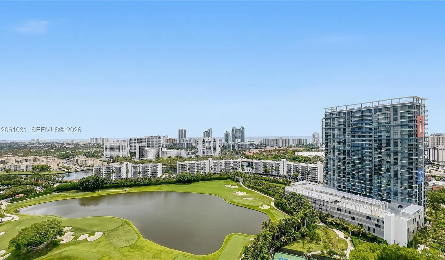 Duo Condominium East — Photo 3