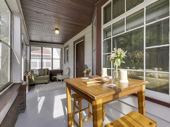 4th image of 935 Margaret St