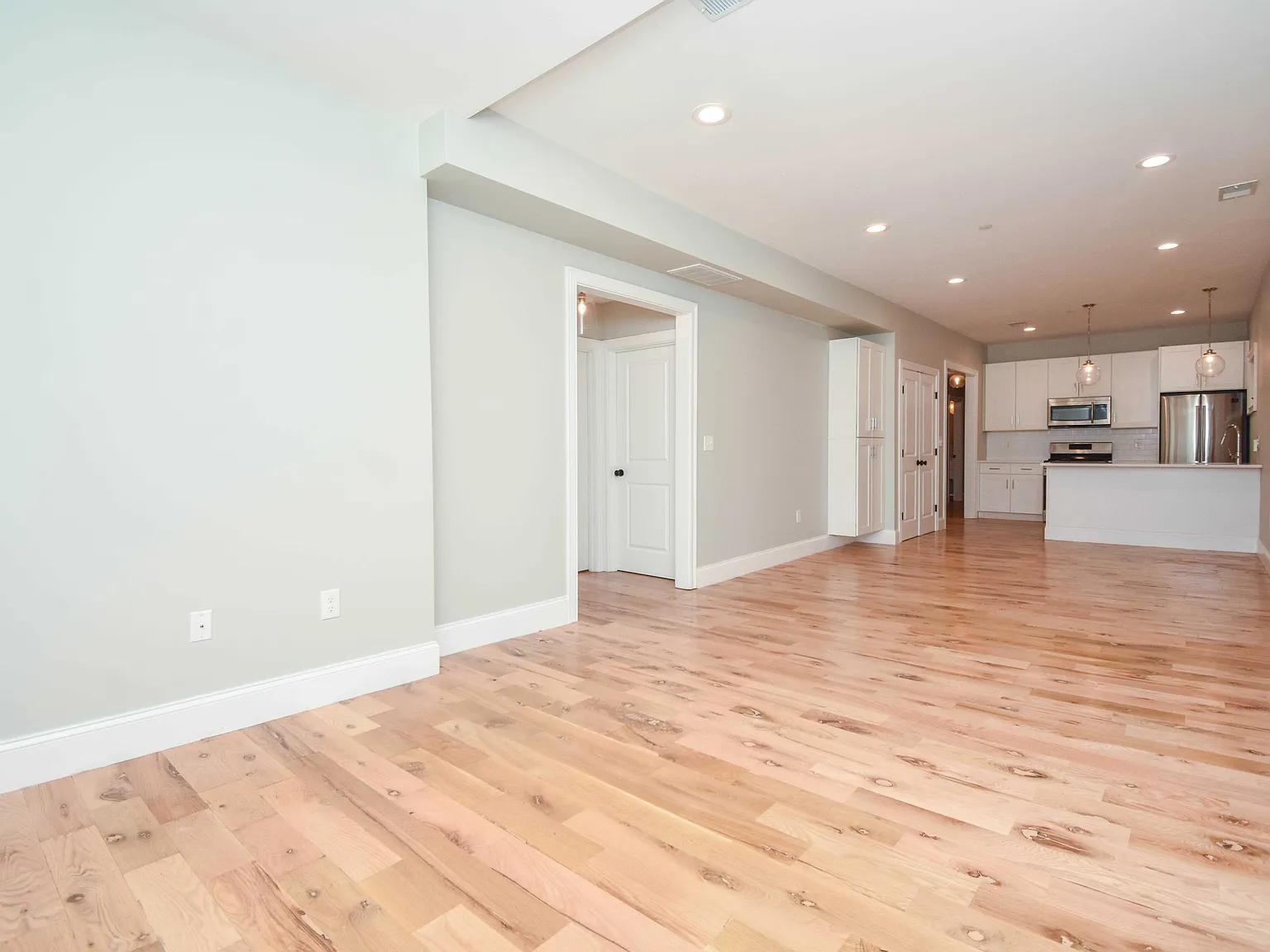 5 bed, $4,250 — Photo 3