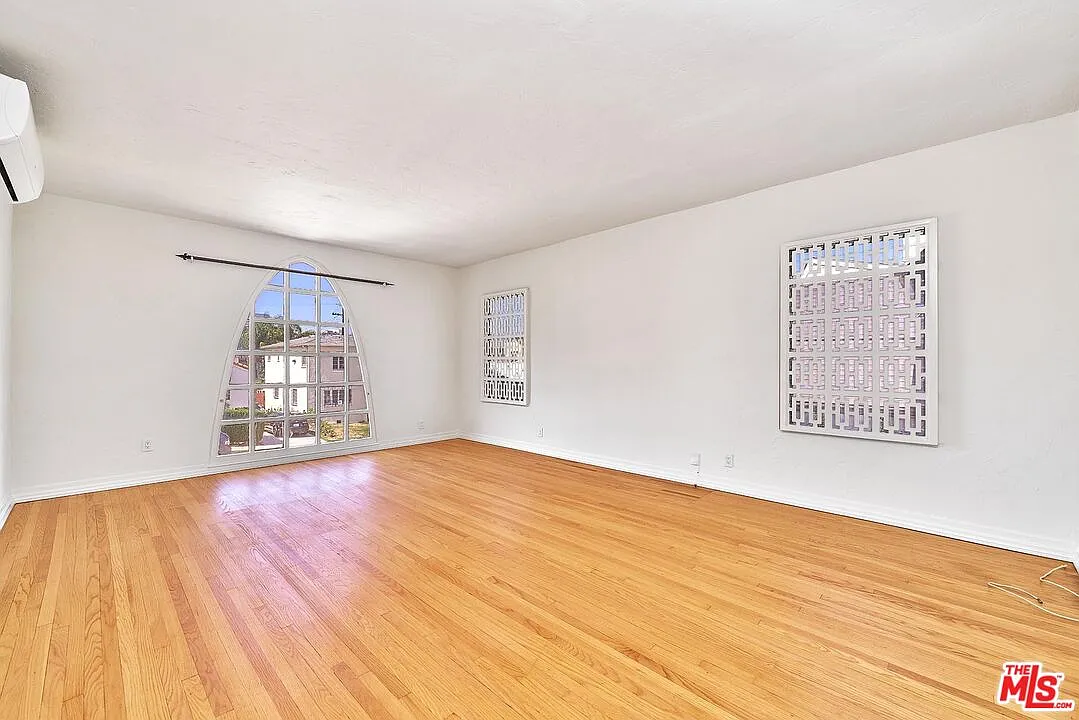 3 bed, 2.0 bath, 1700 sqft, $4,700 — Photo 2