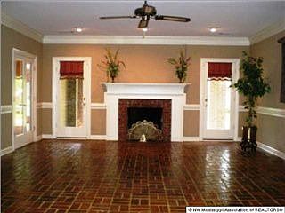 3rd image of 1320 Dexter Ln