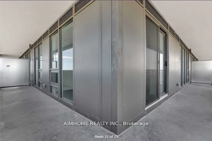 2221 Yonge St #5202 — Photo 6