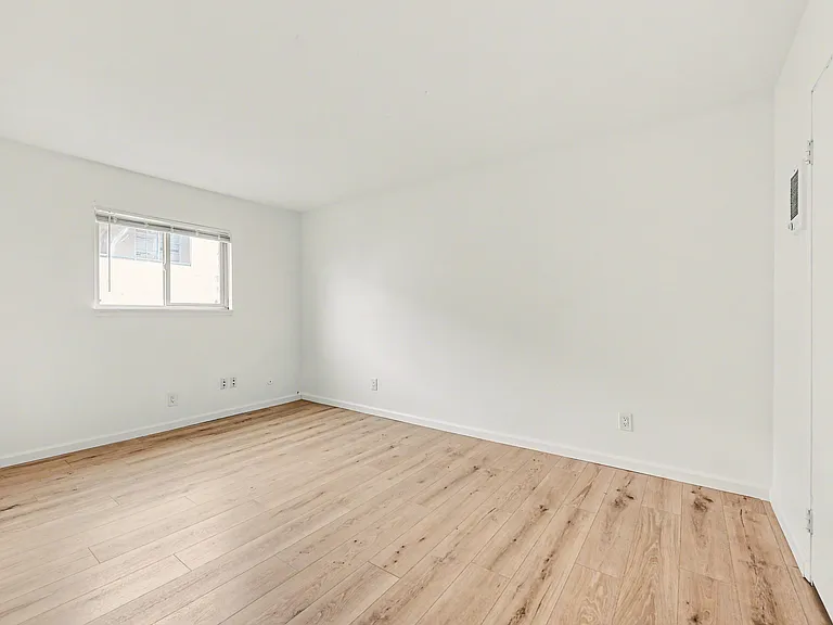 635 Emory St #9 — Photo 10