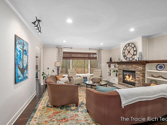 5th image of 7958 Ella Terrace Dr NE