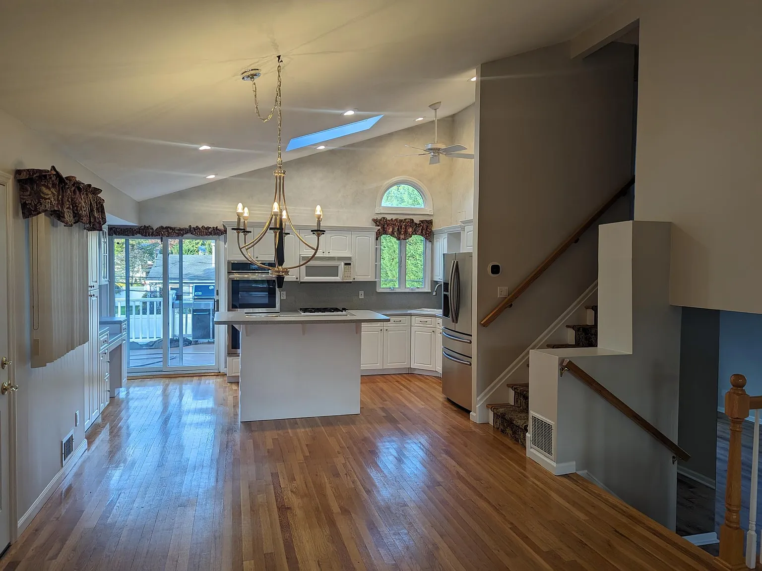 4 bed, 1800 sqft, $5,400 — Photo 3