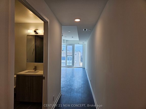 4th image of 2020 Bathurst St #333