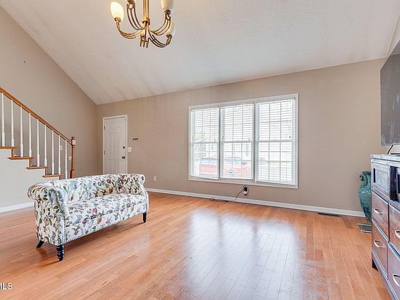 5th image of 145 Rainbow Cir #5
