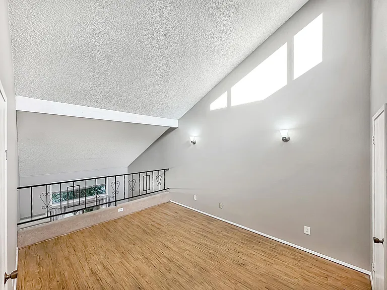 405 NE 85th St — Photo 26