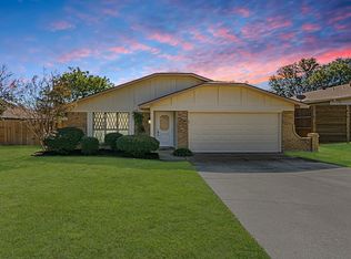 3020 Oakridge Dr, Bedford, TX 76021