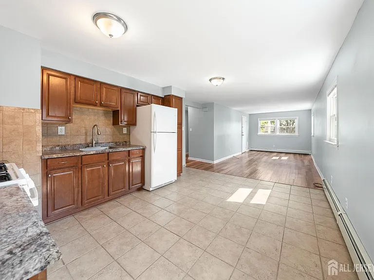 69 S Harrison Ave — Photo 4