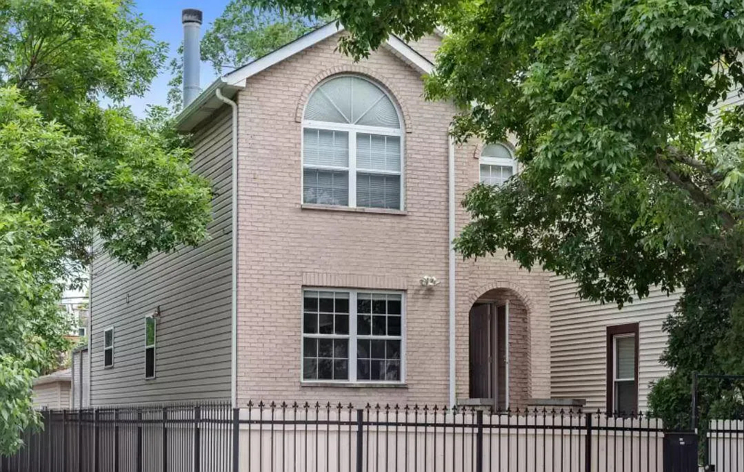 2954 W Lyndale St — Photo 1