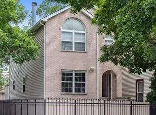 2954 W Lyndale St, Chicago, IL 60647