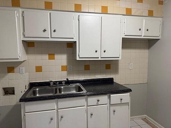 4th image of 1181 Canary Ln
