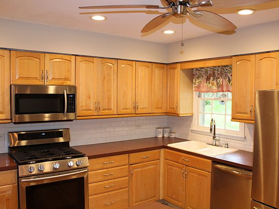 5th image of 39W328 Campton Hills Dr