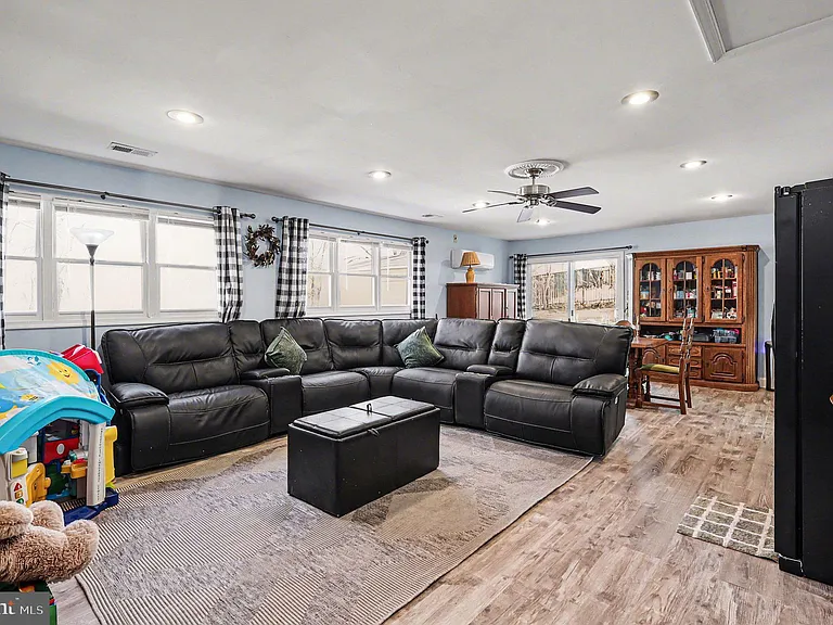 7409 Lake Dr — Photo 19