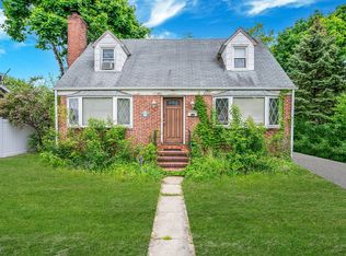 133 County Line Rd, Amityville, NY 11701