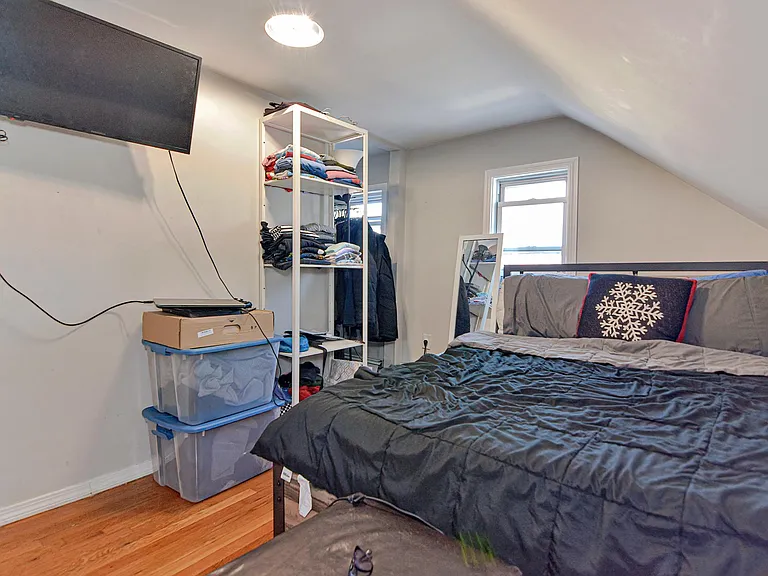 256 W 6th St #2 — Photo 18