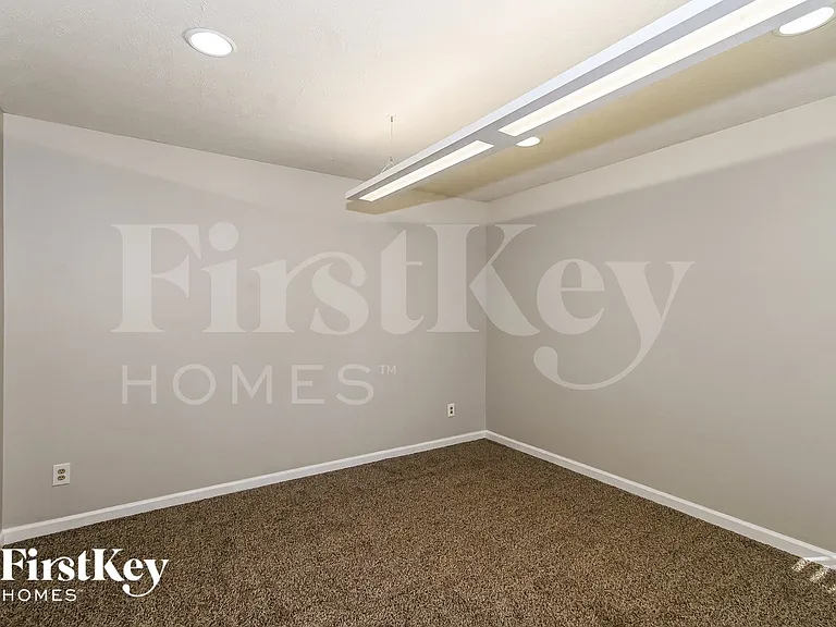 4804 Oakton Way — Photo 10