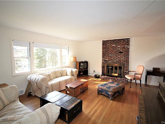 5th image of 415 N Lake Blvd